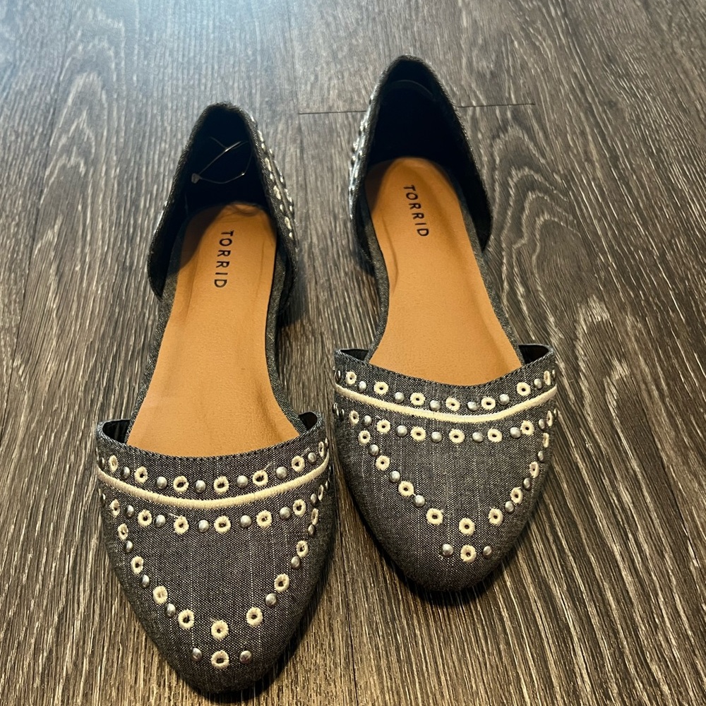 Torrid Gray Chambray Studded D’orsay Flats 9W NWOT